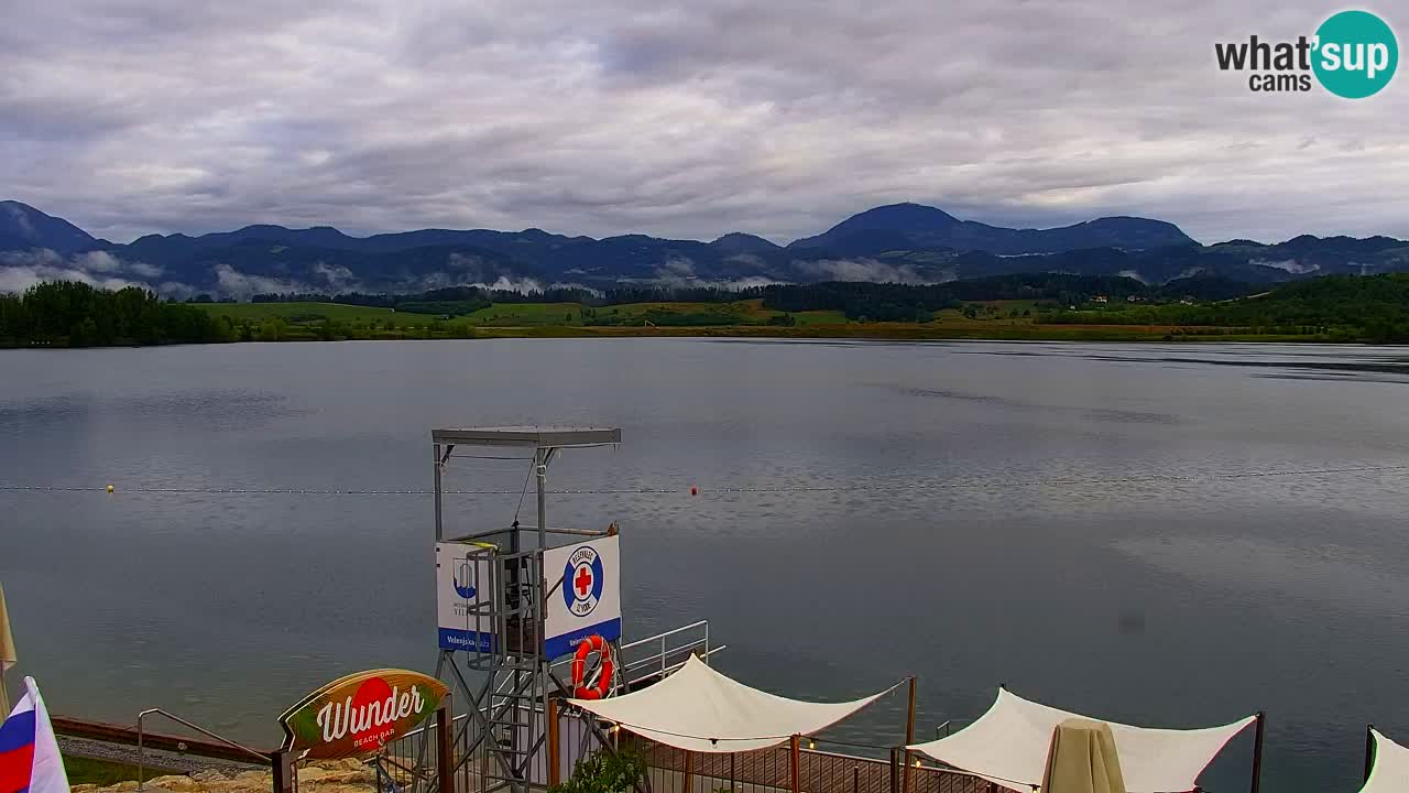 Spletna kamera Velenjsko jezero – Pogled v živo z Velenjske plaže