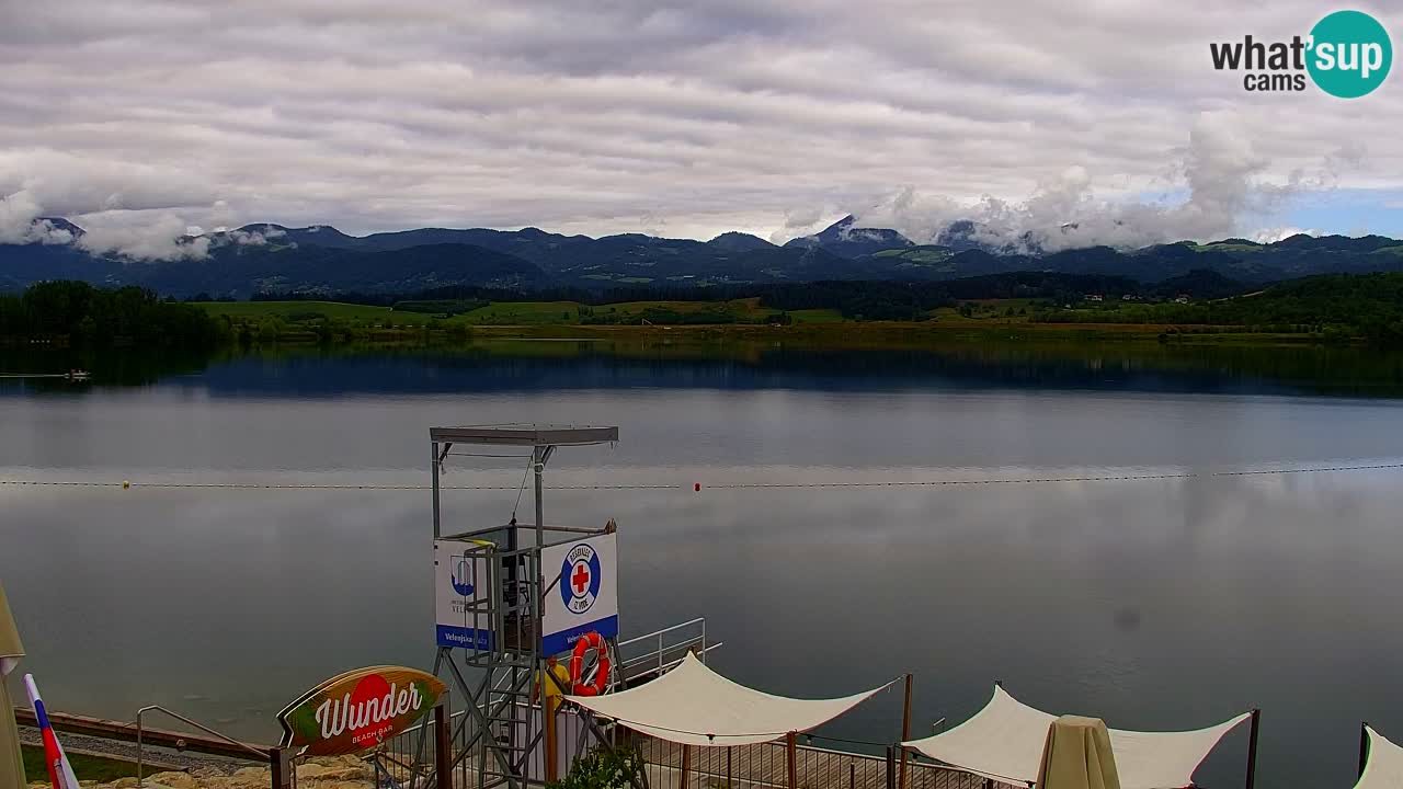 Spletna kamera Velenjsko jezero – Pogled v živo z Velenjske plaže