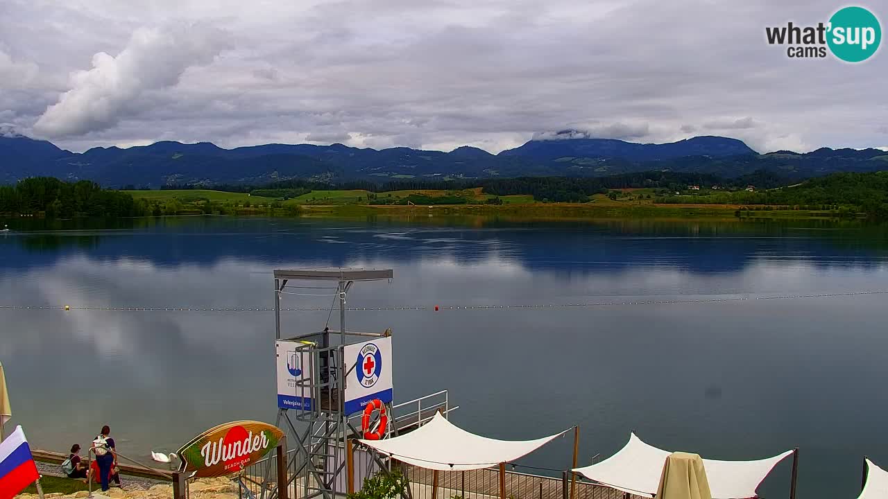 Spletna kamera Velenjsko jezero – Pogled v živo z Velenjske plaže