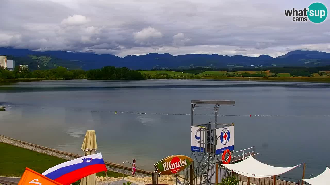Spletna kamera Velenjsko jezero – Pogled v živo z Velenjske plaže