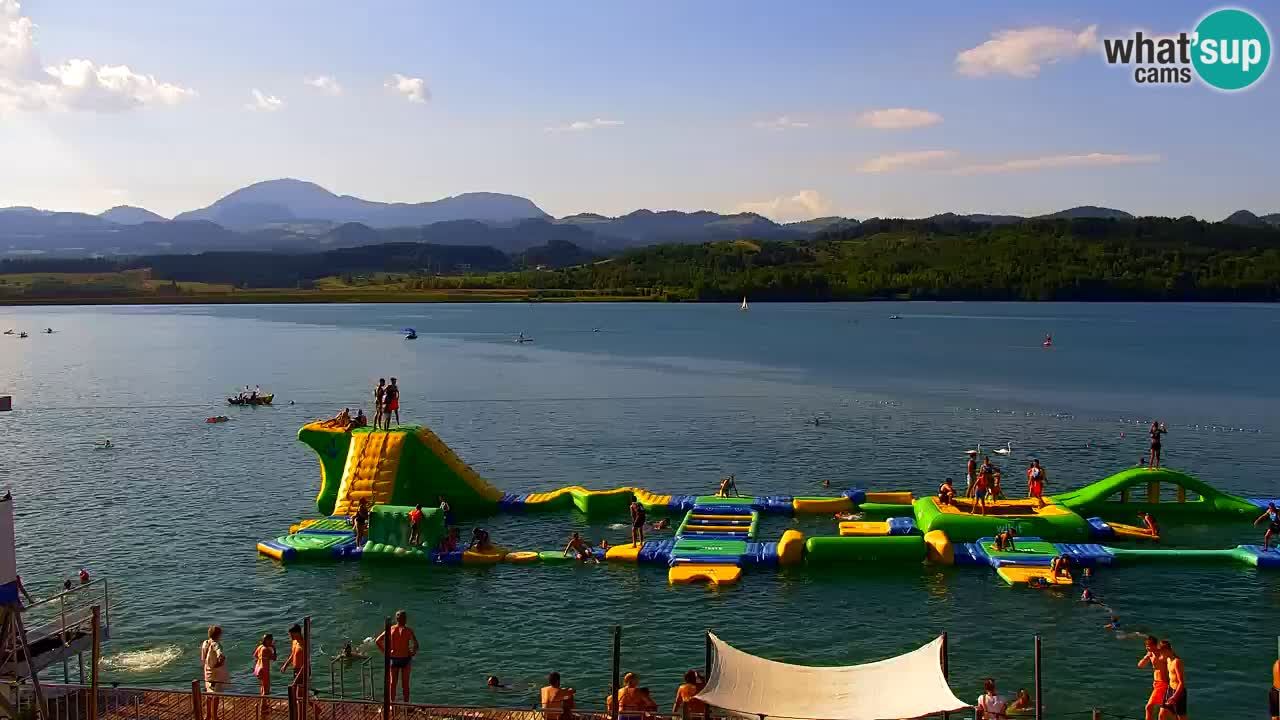 Spletna kamera Velenjsko jezero – Pogled v živo z Velenjske plaže