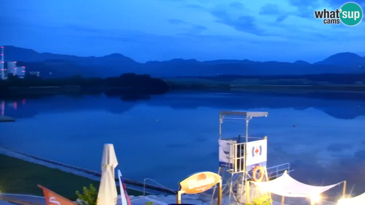 Spletna kamera Velenjsko jezero – Pogled v živo z Velenjske plaže