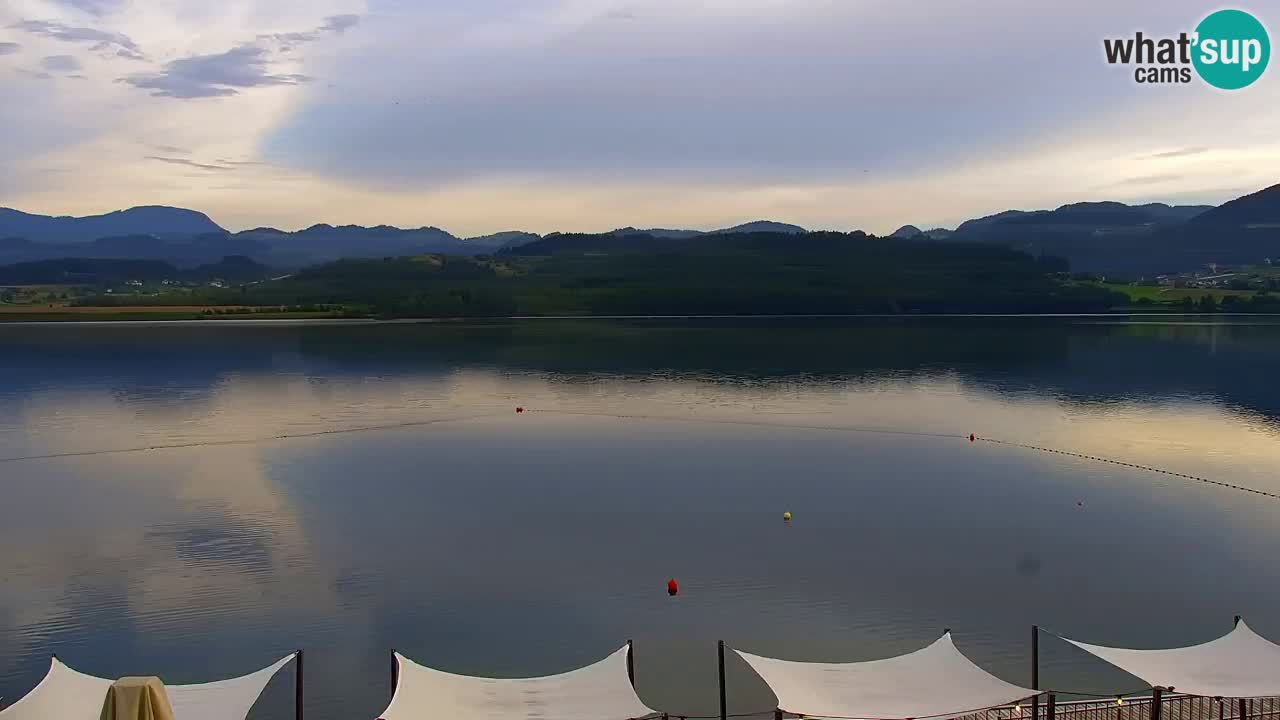 Spletna kamera Velenjsko jezero – Pogled v živo z Velenjske plaže