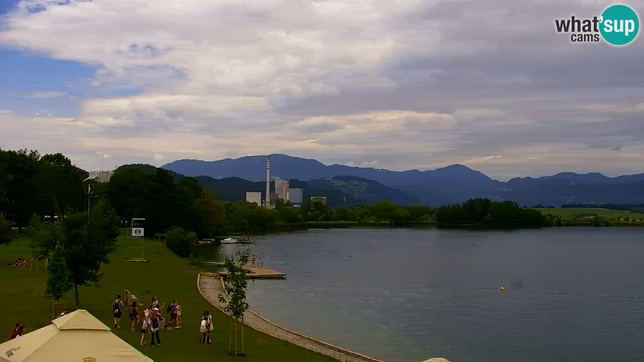 Spletna kamera Velenjsko jezero – Pogled v živo z Velenjske plaže