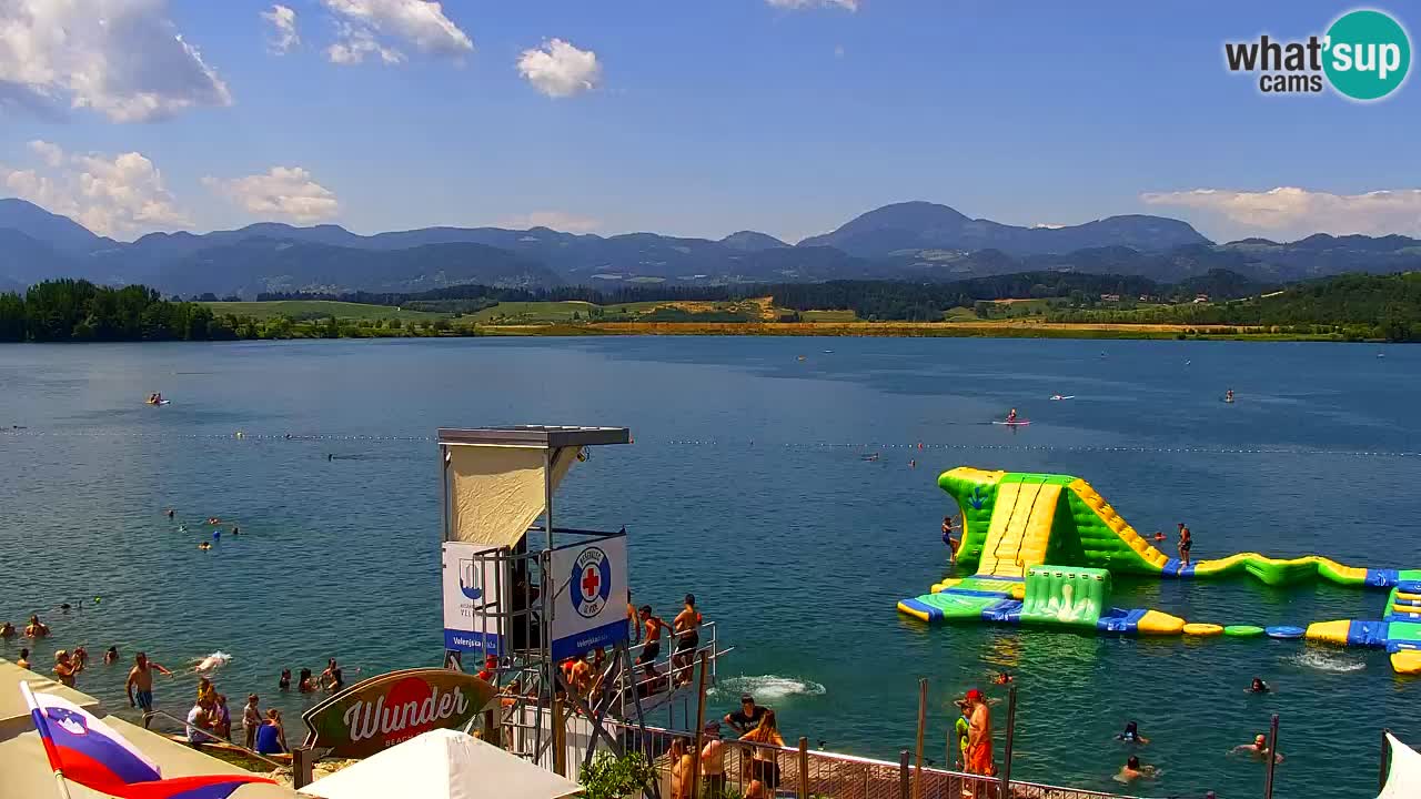 Spletna kamera Velenjsko jezero – Pogled v živo z Velenjske plaže