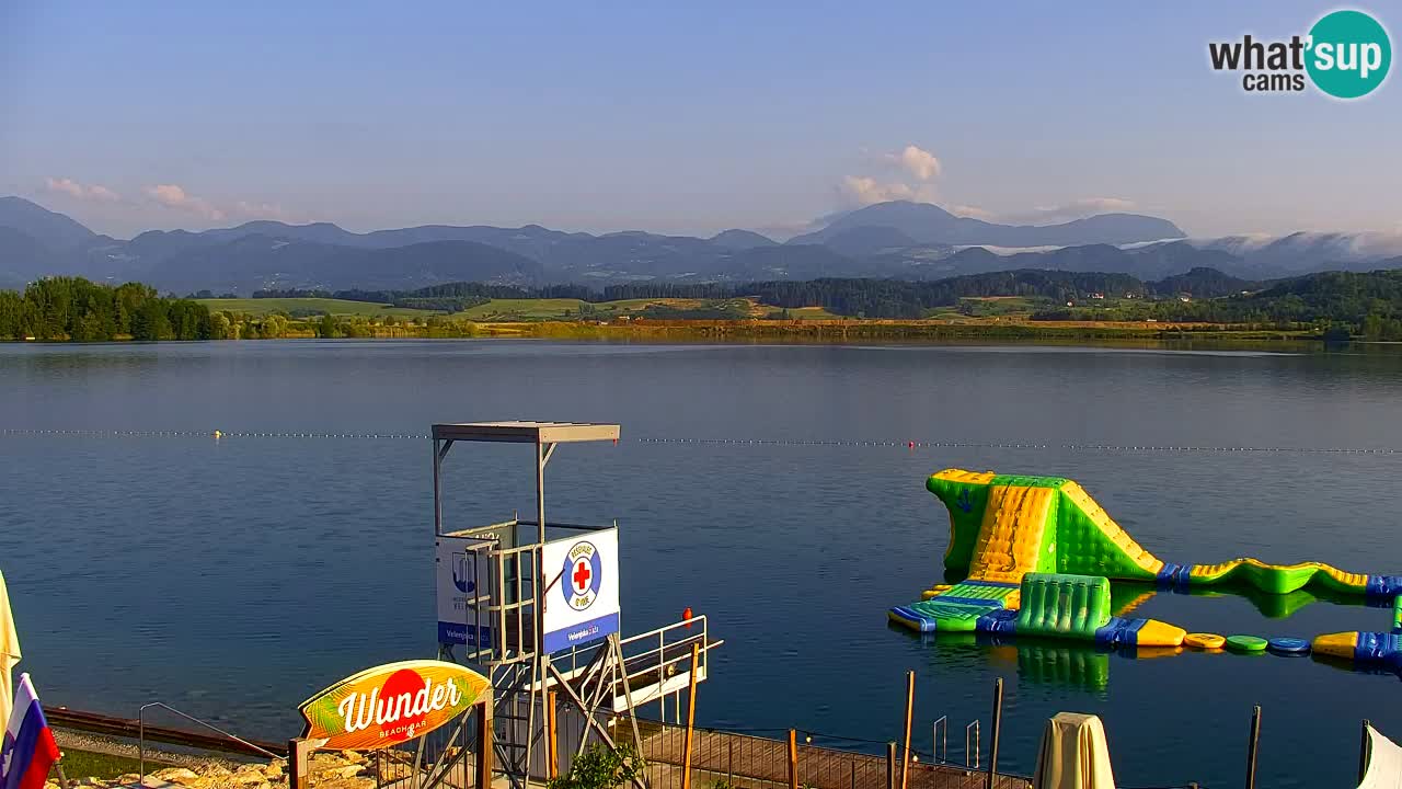 Spletna kamera Velenjsko jezero – Pogled v živo z Velenjske plaže