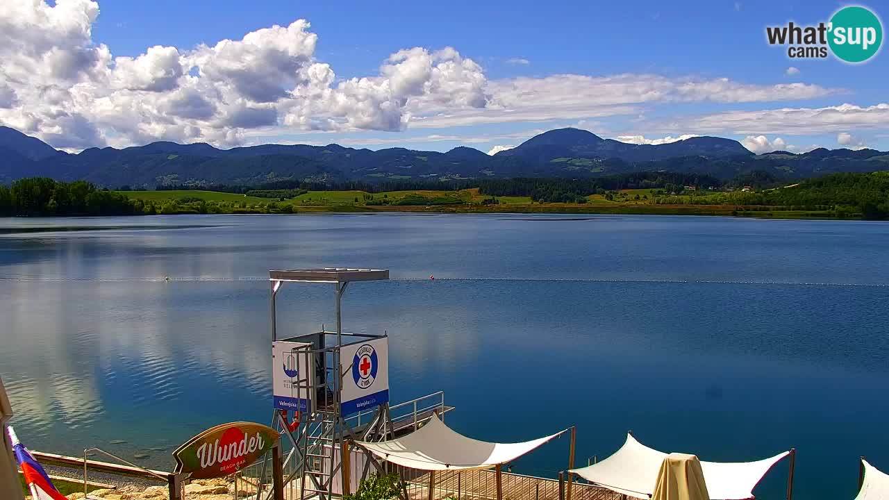 Spletna kamera Velenjsko jezero – Pogled v živo z Velenjske plaže