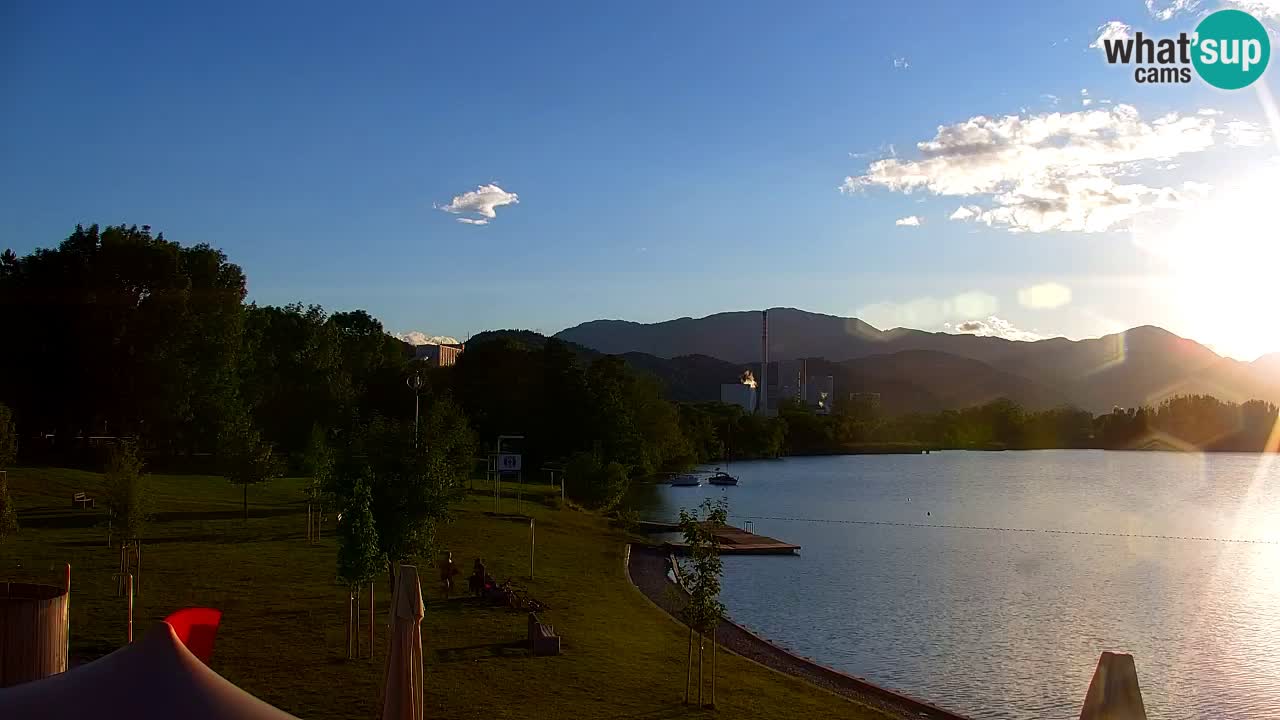 Spletna kamera Velenjsko jezero – Pogled v živo z Velenjske plaže