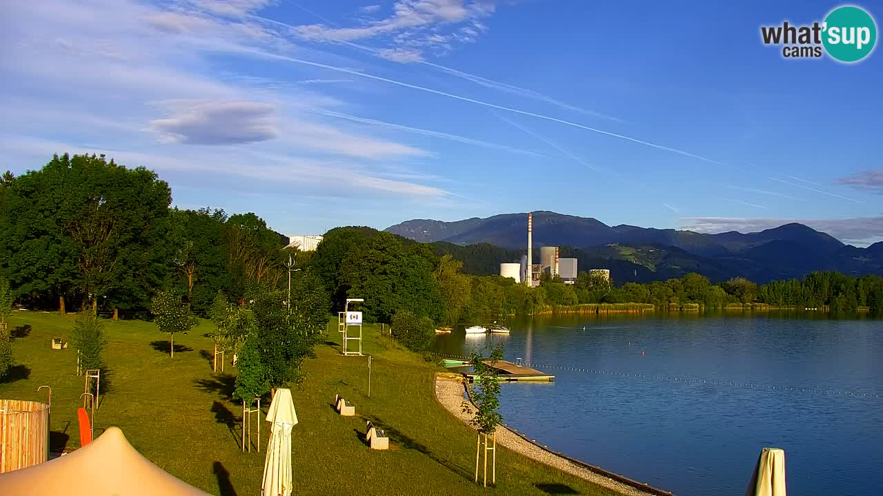 Spletna kamera Velenjsko jezero – Pogled v živo z Velenjske plaže
