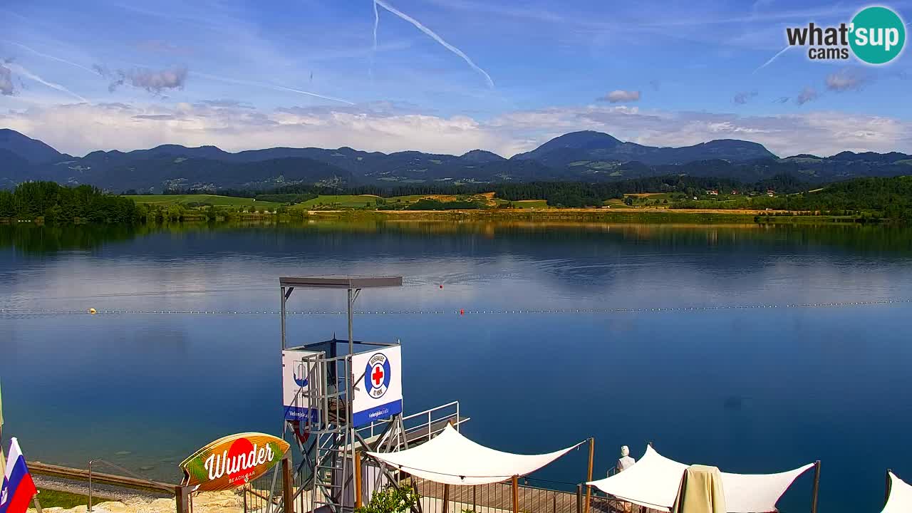 Spletna kamera Velenjsko jezero – Pogled v živo z Velenjske plaže