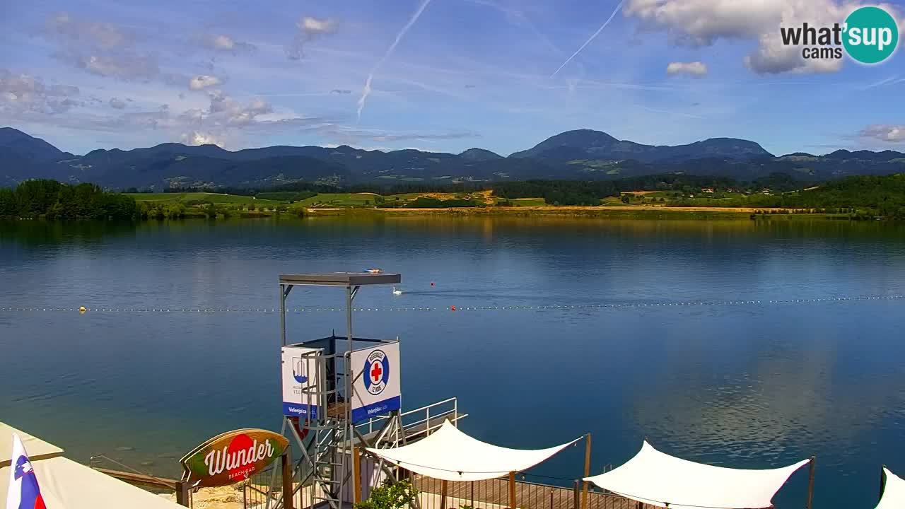 Spletna kamera Velenjsko jezero – Pogled v živo z Velenjske plaže