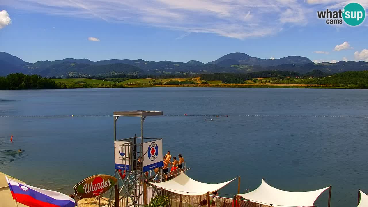 Spletna kamera Velenjsko jezero – Pogled v živo z Velenjske plaže
