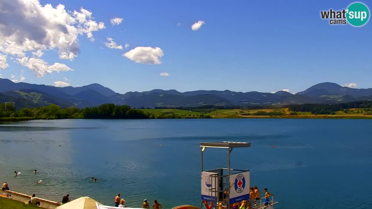 Spletna kamera Velenjsko jezero – Pogled v živo z Velenjske plaže