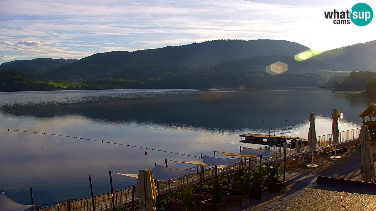 Spletna kamera Velenjsko jezero – Pogled v živo z Velenjske plaže