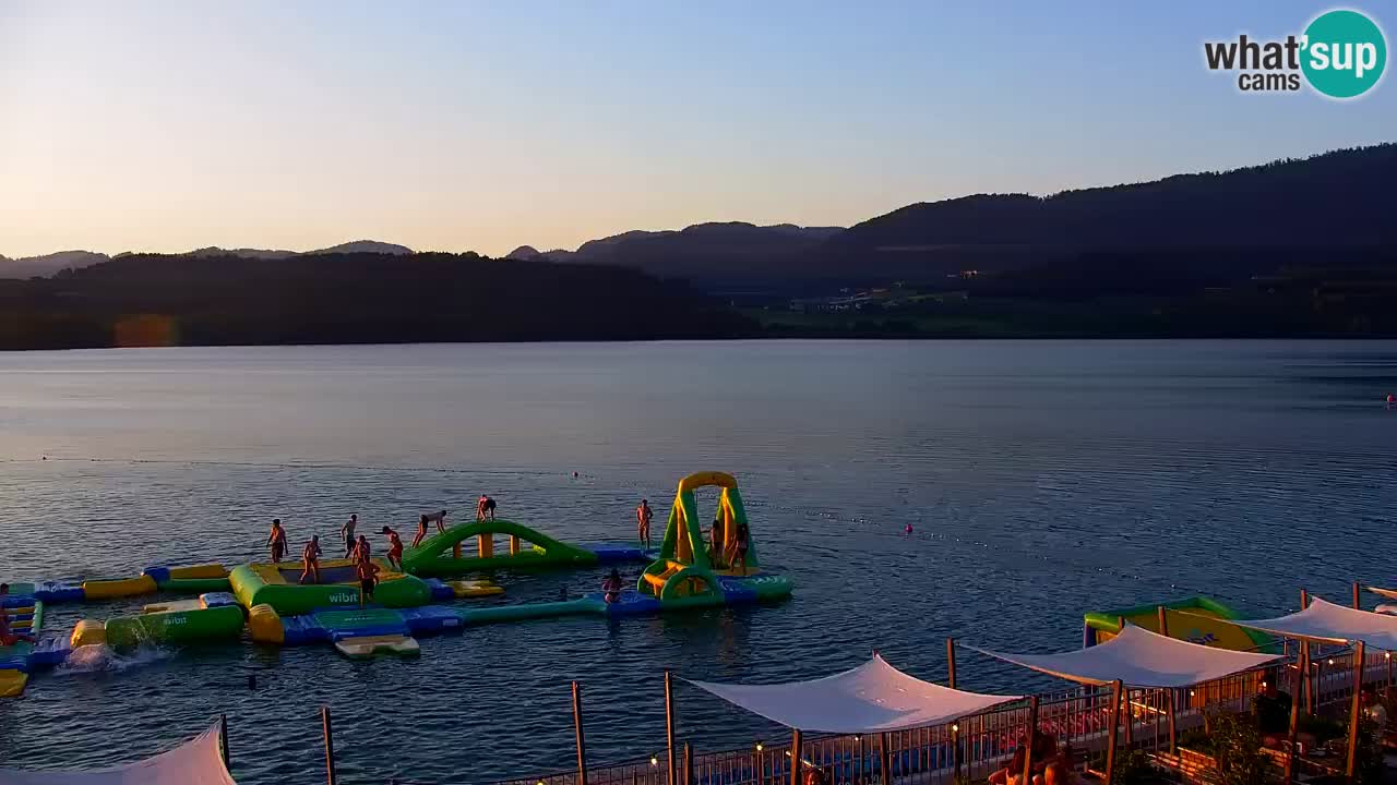 Spletna kamera Velenjsko jezero – Pogled v živo z Velenjske plaže