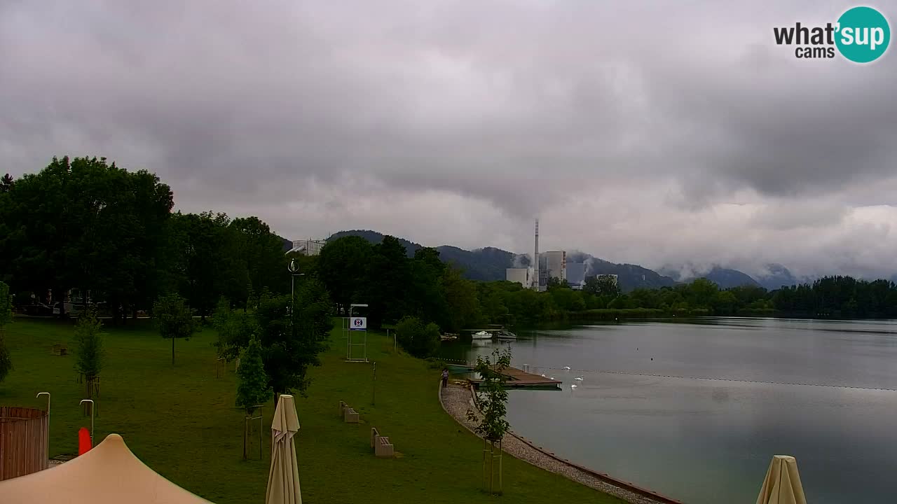 Spletna kamera Velenjsko jezero – Pogled v živo z Velenjske plaže
