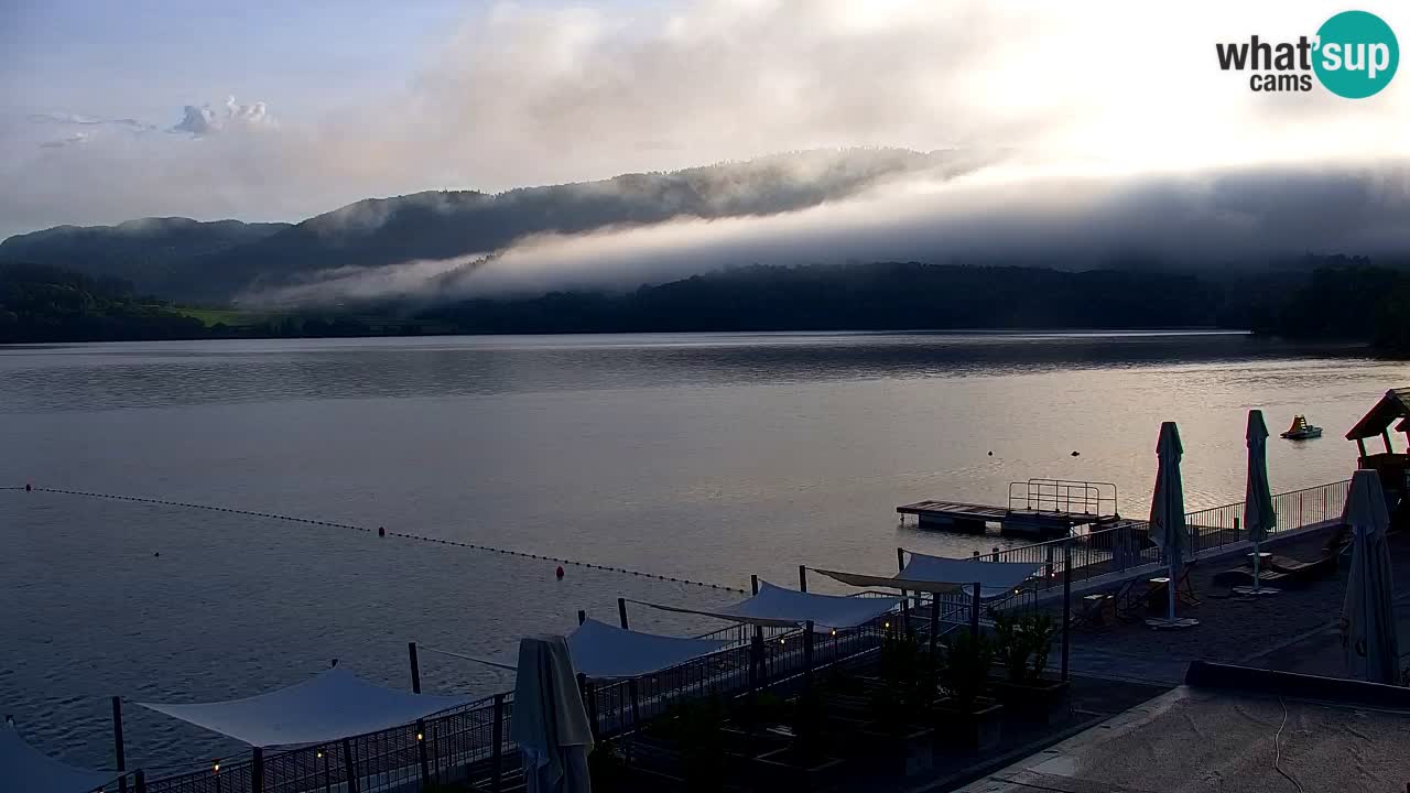Spletna kamera Velenjsko jezero – Pogled v živo z Velenjske plaže