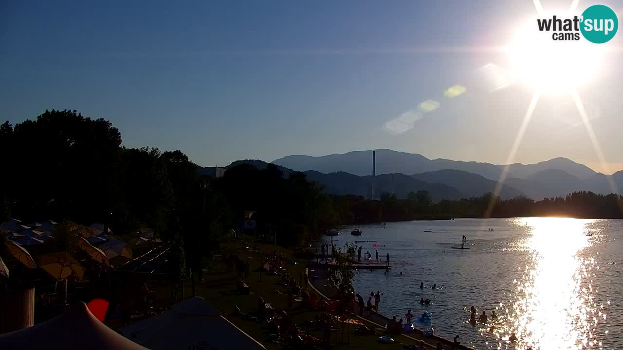 Spletna kamera Velenjsko jezero – Pogled v živo z Velenjske plaže