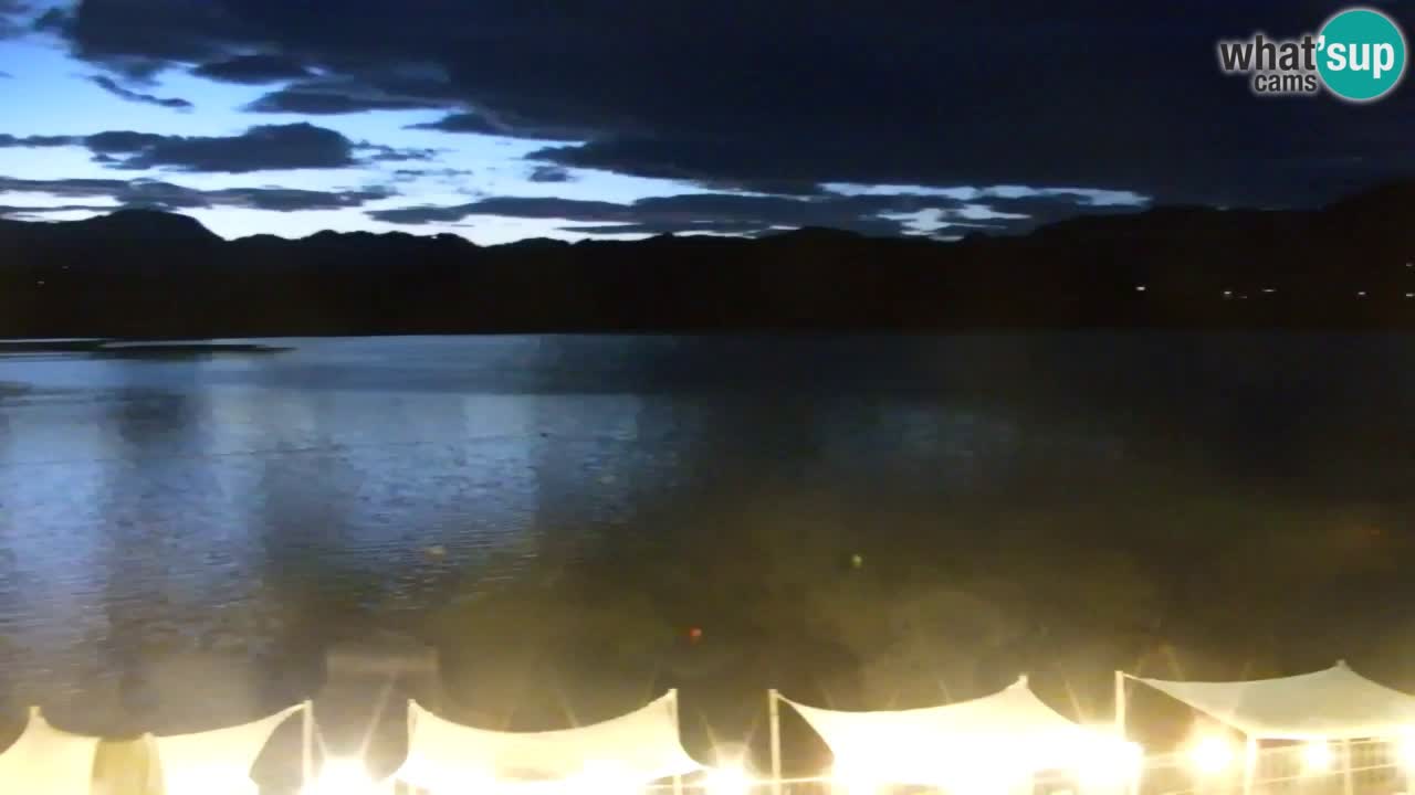 Spletna kamera Velenjsko jezero – Pogled v živo z Velenjske plaže