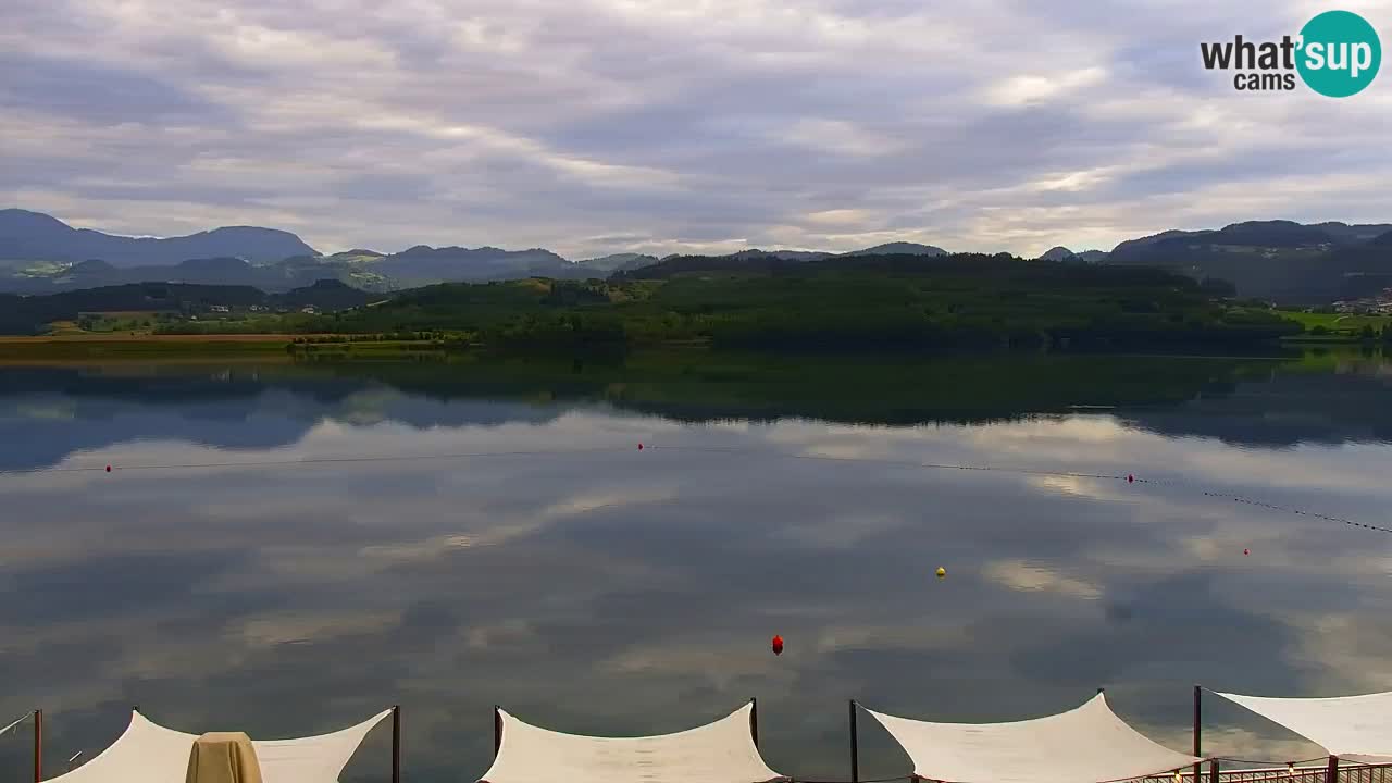 Spletna kamera Velenjsko jezero – Pogled v živo z Velenjske plaže