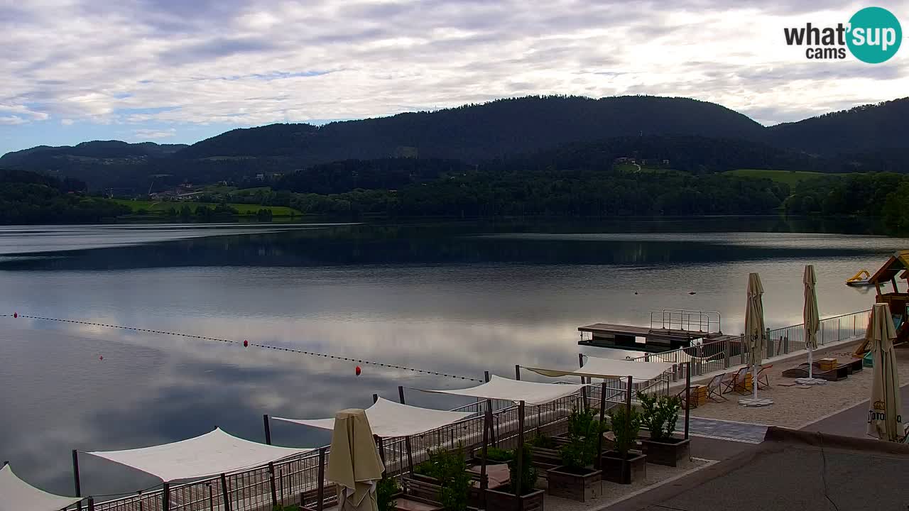 Spletna kamera Velenjsko jezero – Pogled v živo z Velenjske plaže