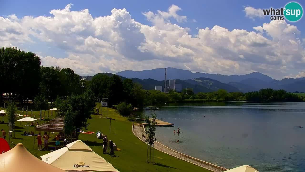 Spletna kamera Velenjsko jezero – Pogled v živo z Velenjske plaže