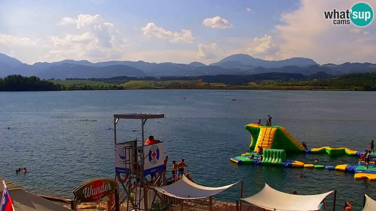 Spletna kamera Velenjsko jezero – Pogled v živo z Velenjske plaže