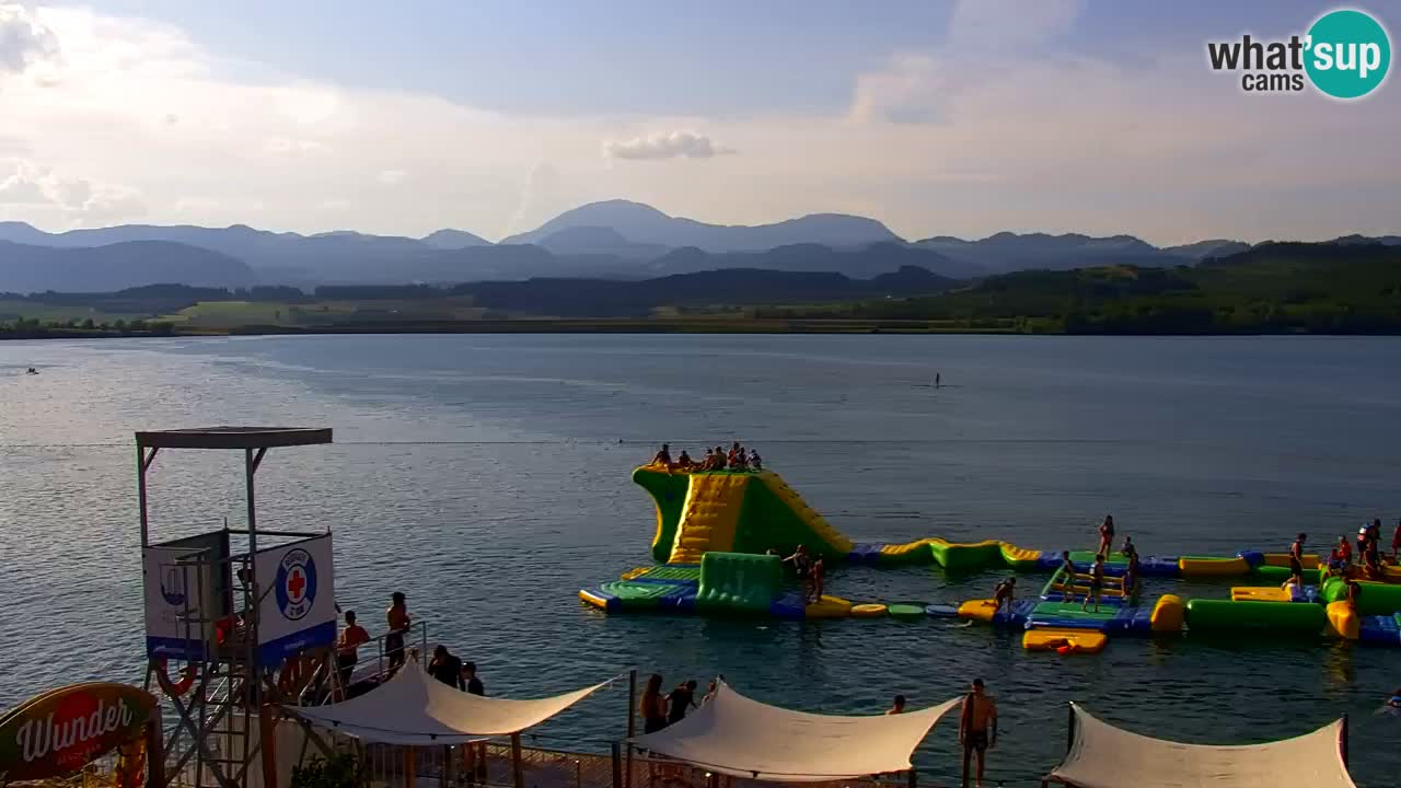 Spletna kamera Velenjsko jezero – Pogled v živo z Velenjske plaže
