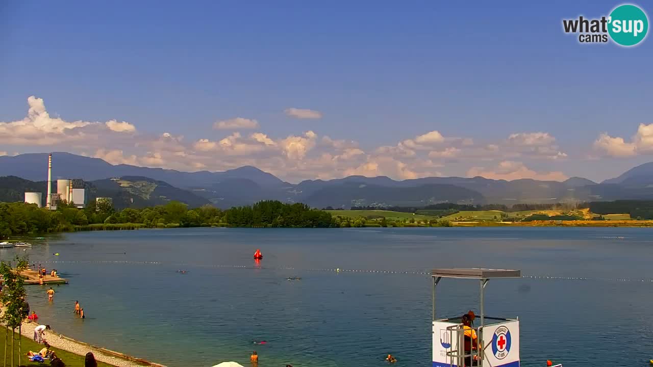 Spletna kamera Velenjsko jezero – Pogled v živo z Velenjske plaže