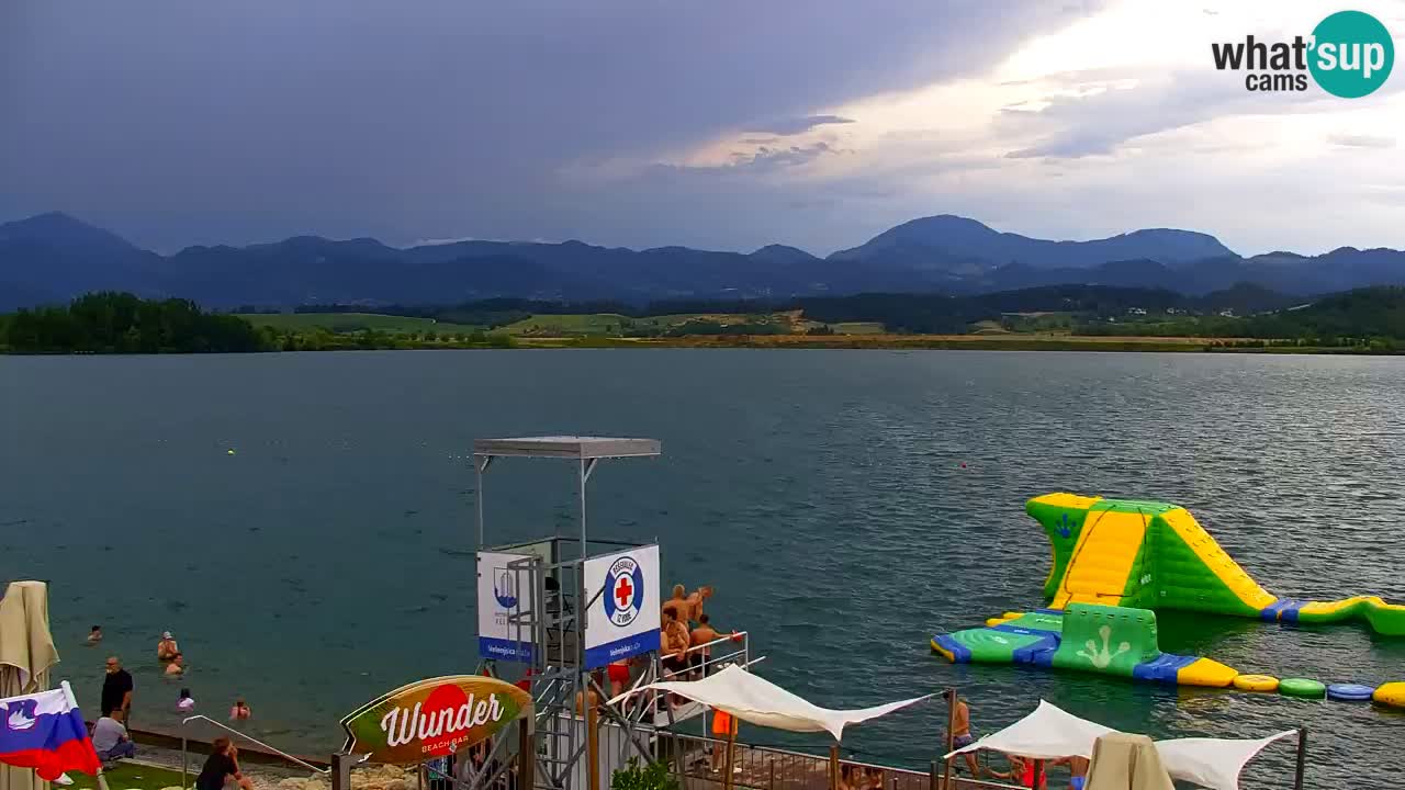 Spletna kamera Velenjsko jezero – Pogled v živo z Velenjske plaže