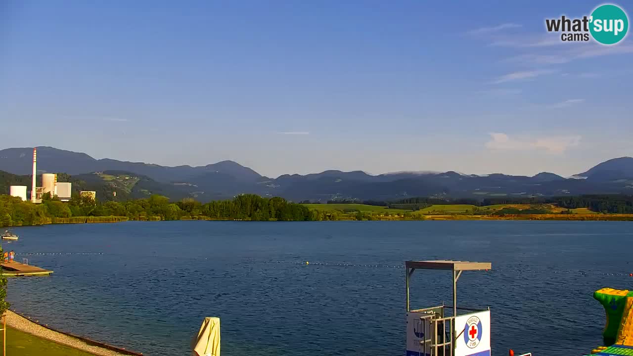 Spletna kamera Velenjsko jezero – Pogled v živo z Velenjske plaže