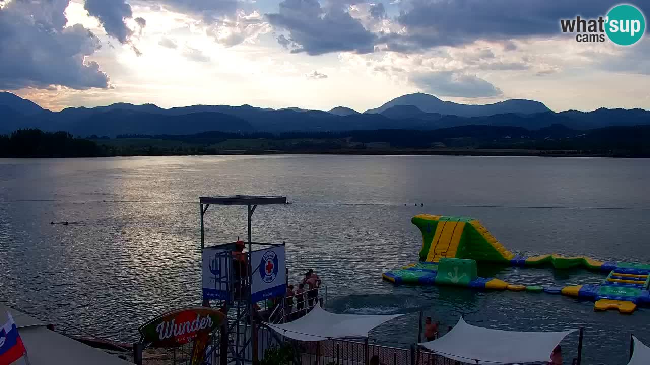 Spletna kamera Velenjsko jezero – Pogled v živo z Velenjske plaže