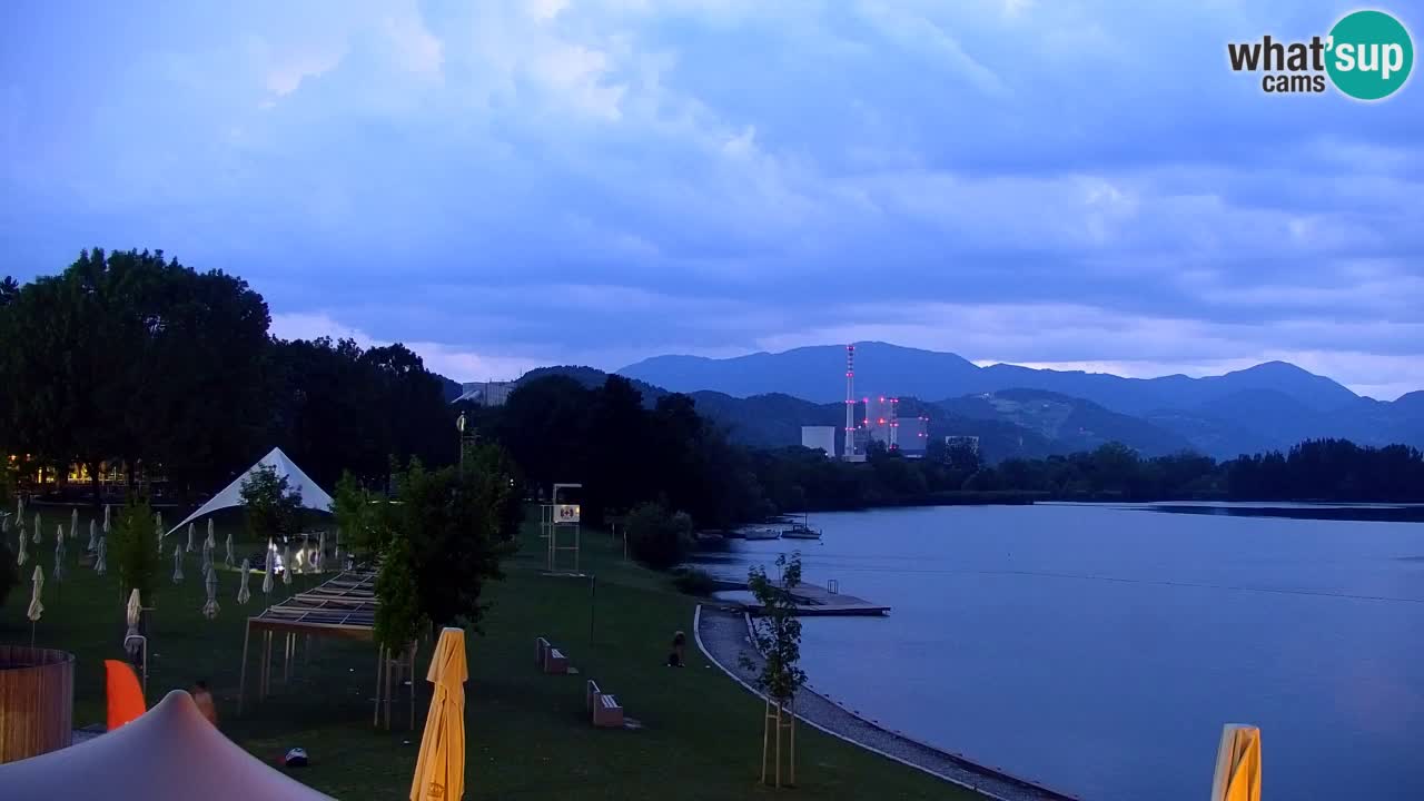 Spletna kamera Velenjsko jezero – Pogled v živo z Velenjske plaže