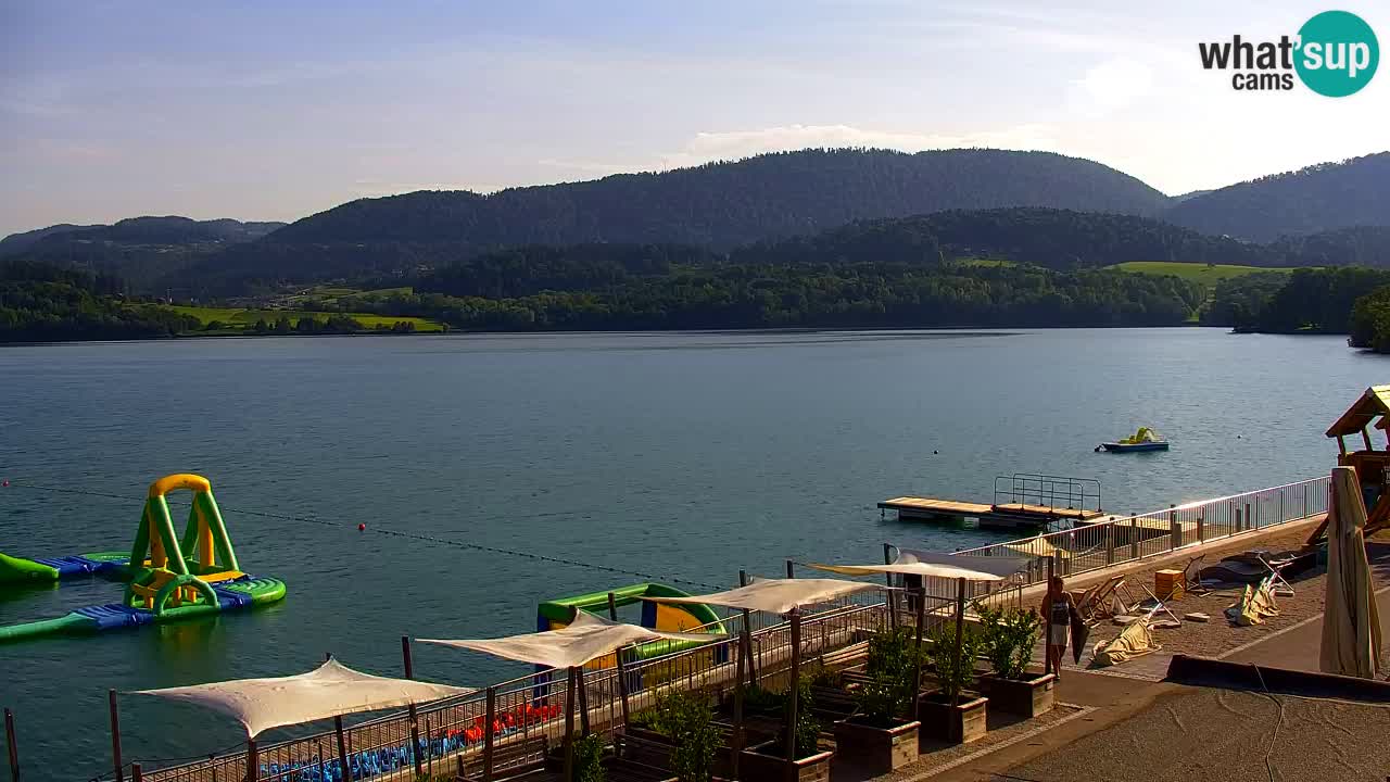 Spletna kamera Velenjsko jezero – Pogled v živo z Velenjske plaže