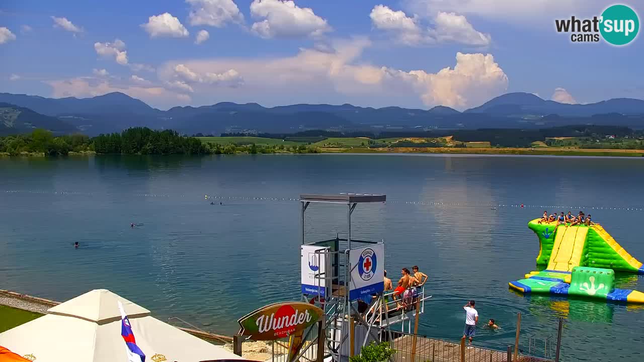 Spletna kamera Velenjsko jezero – Pogled v živo z Velenjske plaže