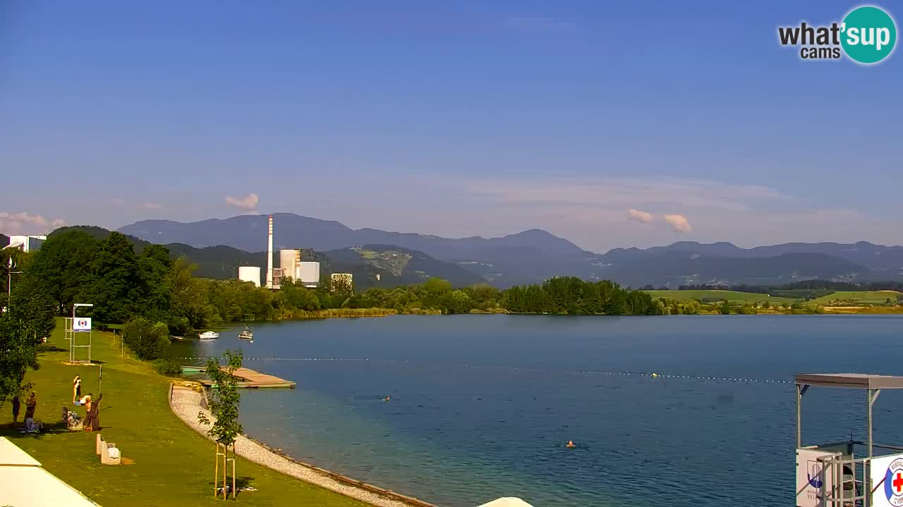 Spletna kamera Velenjsko jezero – Pogled v živo z Velenjske plaže