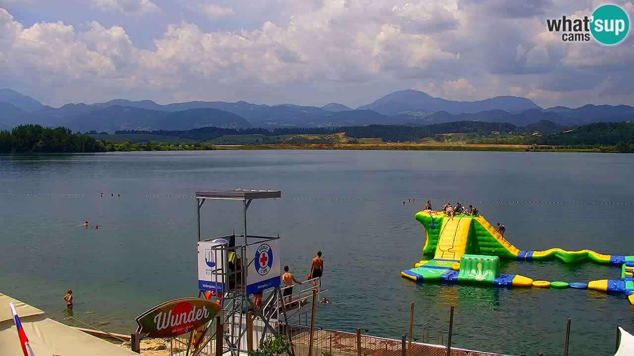 Spletna kamera Velenjsko jezero – Pogled v živo z Velenjske plaže