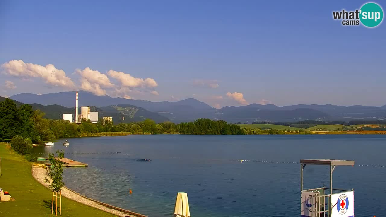 Spletna kamera Velenjsko jezero – Pogled v živo z Velenjske plaže