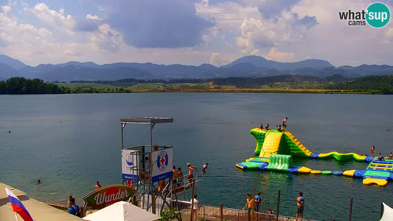 Spletna kamera Velenjsko jezero – Pogled v živo z Velenjske plaže