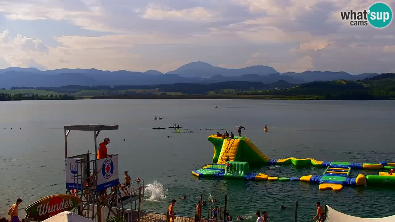 Spletna kamera Velenjsko jezero – Pogled v živo z Velenjske plaže
