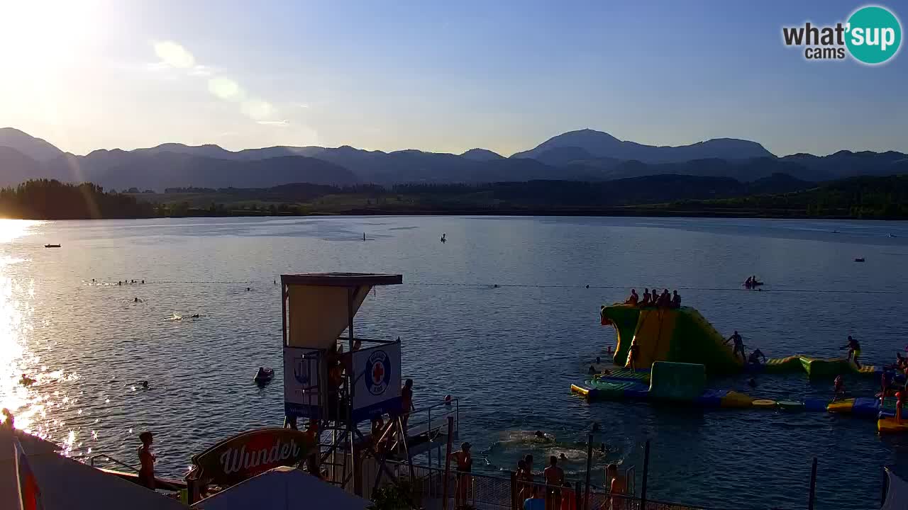 Spletna kamera Velenjsko jezero – Pogled v živo z Velenjske plaže