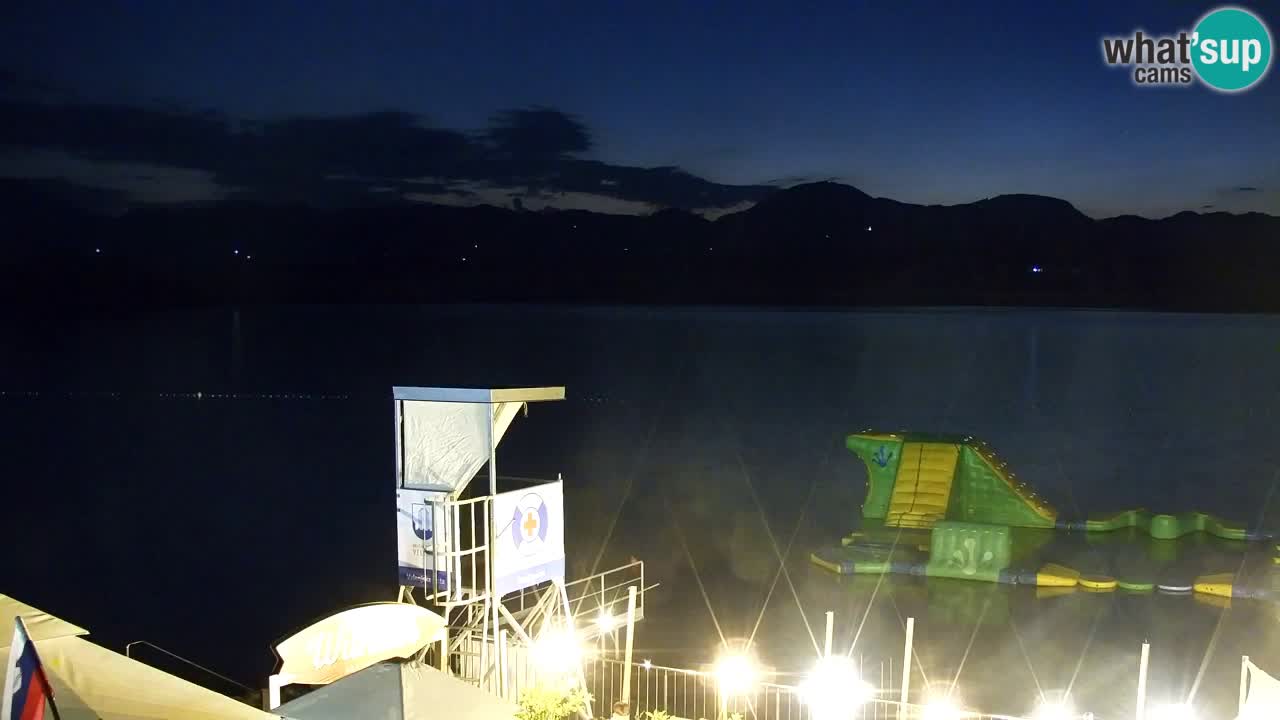 Spletna kamera Velenjsko jezero – Pogled v živo z Velenjske plaže