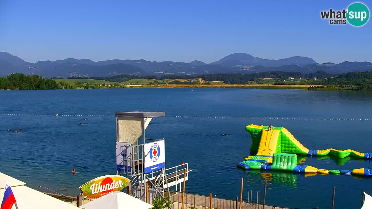 Spletna kamera Velenjsko jezero – Pogled v živo z Velenjske plaže