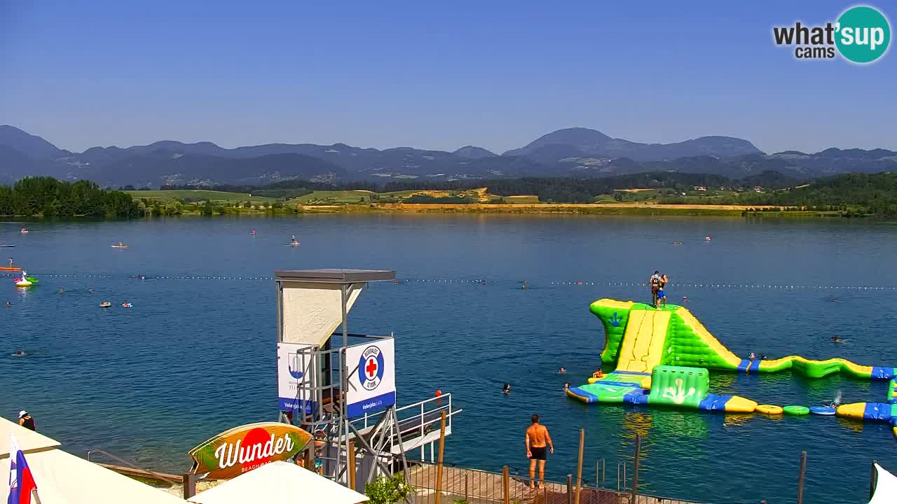 Spletna kamera Velenjsko jezero – Pogled v živo z Velenjske plaže