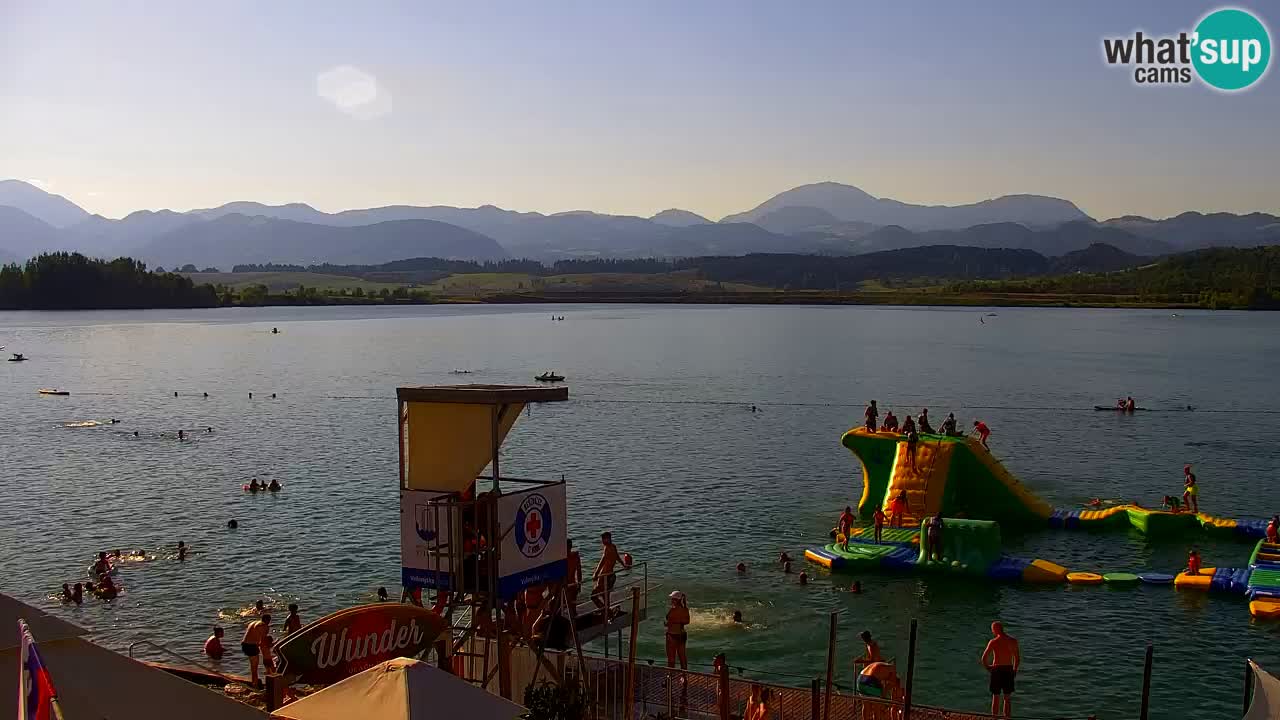Spletna kamera Velenjsko jezero – Pogled v živo z Velenjske plaže