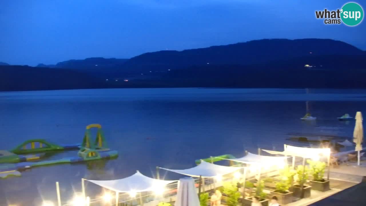 Spletna kamera Velenjsko jezero – Pogled v živo z Velenjske plaže
