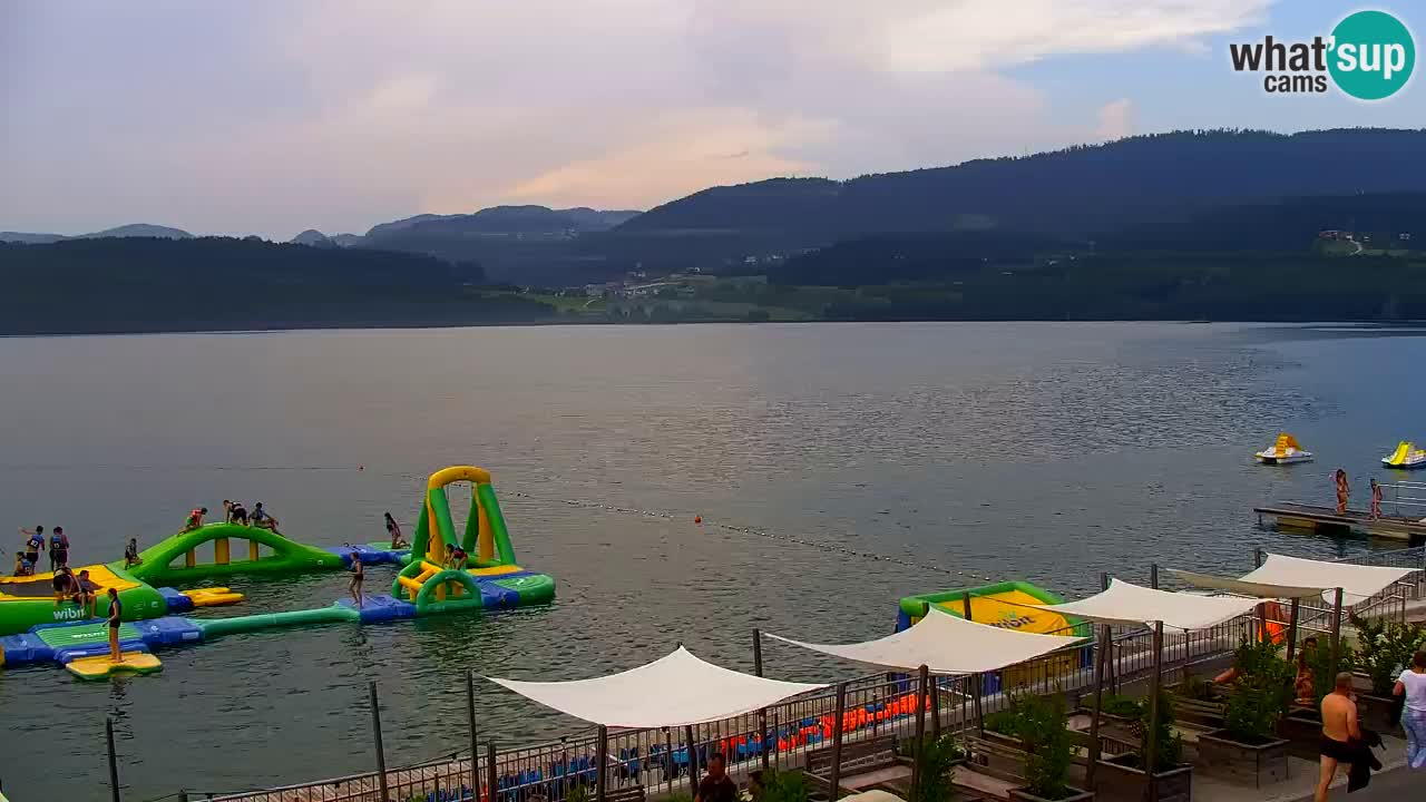 Spletna kamera Velenjsko jezero – Pogled v živo z Velenjske plaže