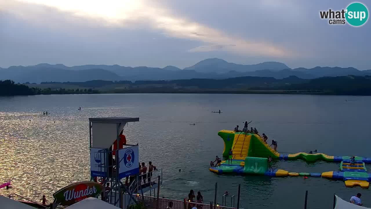 Spletna kamera Velenjsko jezero – Pogled v živo z Velenjske plaže