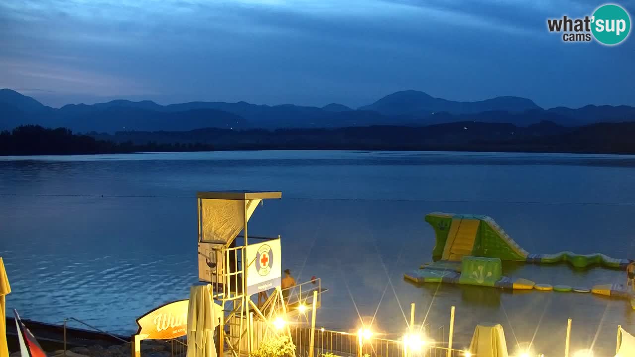 Spletna kamera Velenjsko jezero – Pogled v živo z Velenjske plaže