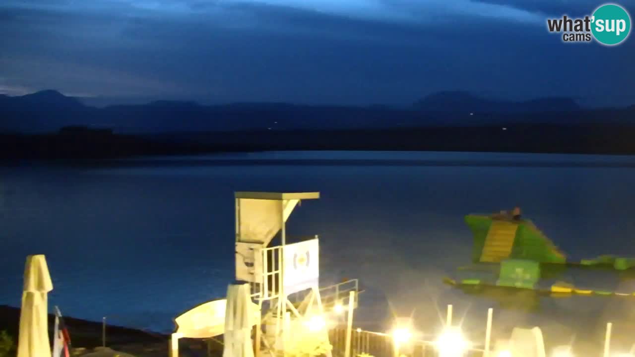 Spletna kamera Velenjsko jezero – Pogled v živo z Velenjske plaže